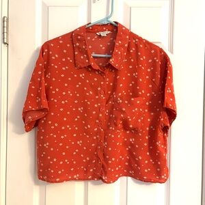 American Eagle coral with white flowers button down top